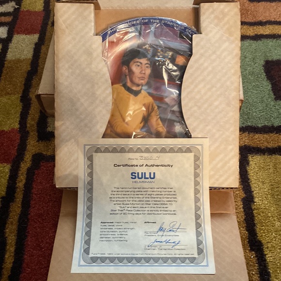 Star Trek 25th Anniversary Plate Set by The Hamilton Collection - Picture 4 of 10